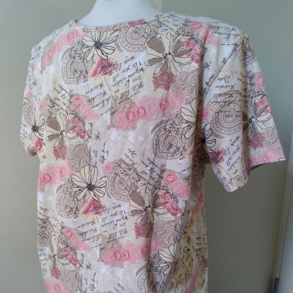 Pretty Vintage Top by Shenanigans with plastic Hoops at Neckline - Picture 5 of 6